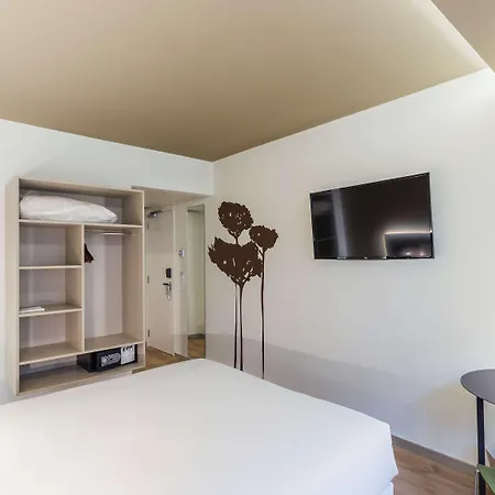 Ibis Styles Centro Marques De Pombal 3* 리스본